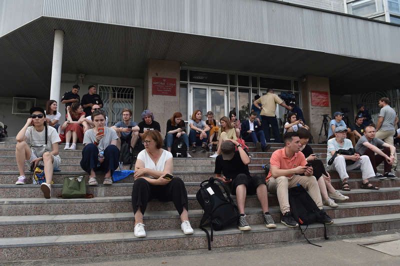 journalists and supporters of ivan golunov near the building of the nikulinsky districtionsl court 2019 06 08