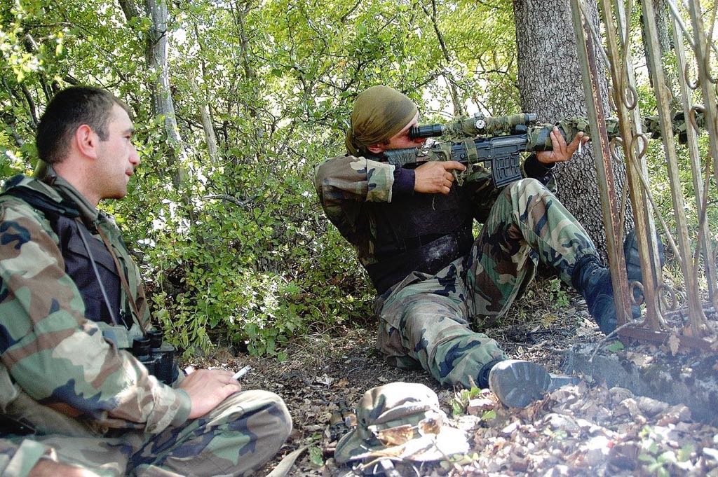 Georgian_sniper_during_South_Ossetia_war.jpg