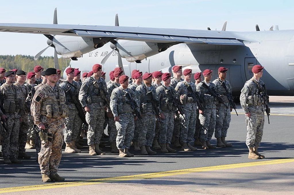 Amerikaanse paratroopers in Letland 2014