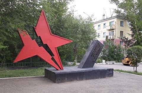 Duregger Een gebroken communistische ster als monument voor de slachtoffers van de politieke repressie Bij Alzhir een voormalig kamp waar nu een herdenkingscomplex is gevestigd 4