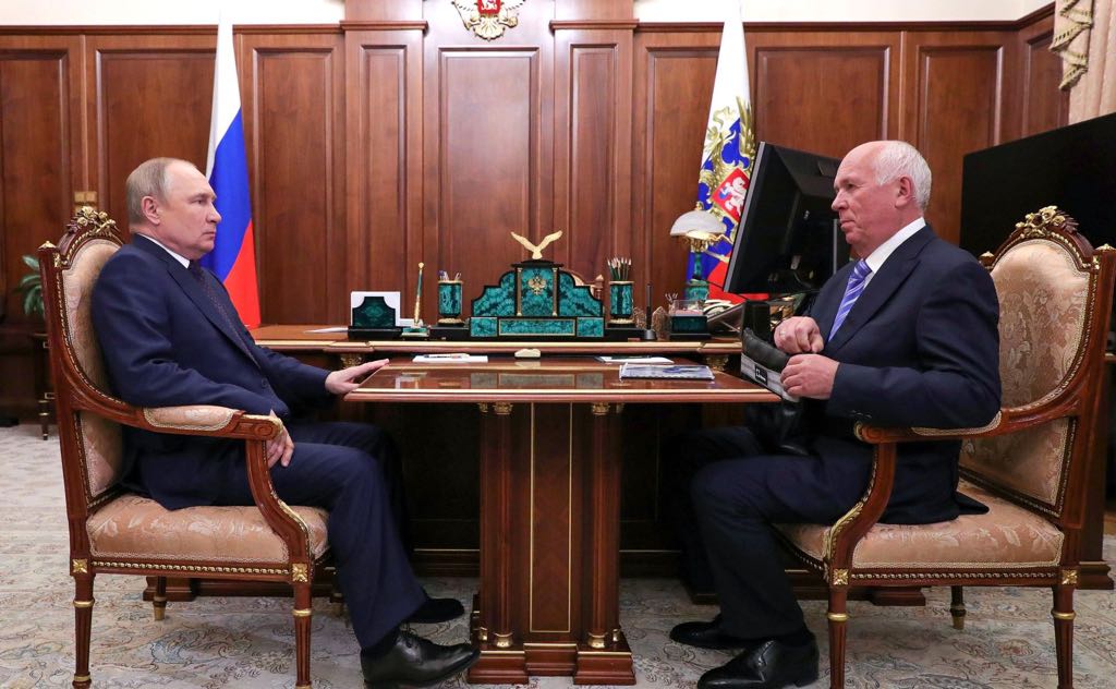 Putin Chemezov meeting 2022 05 18 Wikimediua