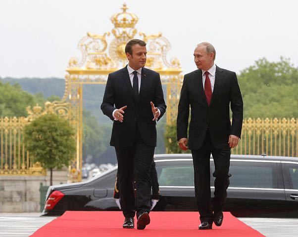 Vladimir Putin and Emmanuel Macron 2017 05 29 01