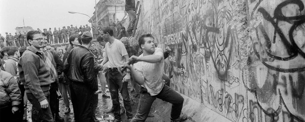 berlin wall comes down