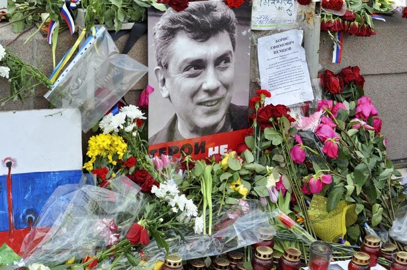 Bloemen voor vermoorde Nemtsov 