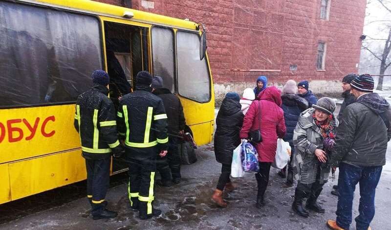 ukrainian civilians are evacuated from volnovakha in the donetsk region