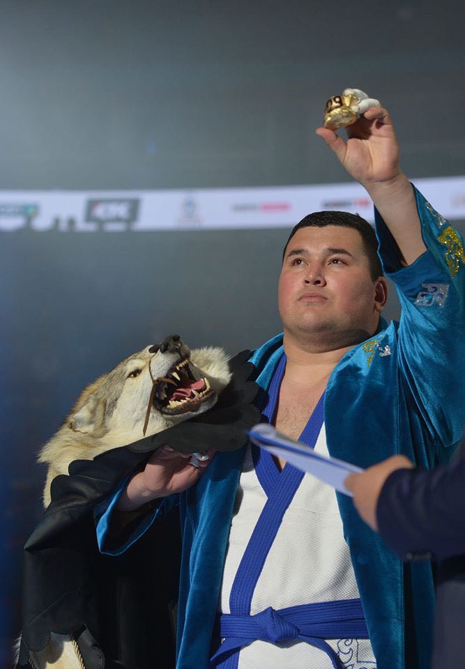 kazachstan barysy worstelaar tijdens de loting foto facebook