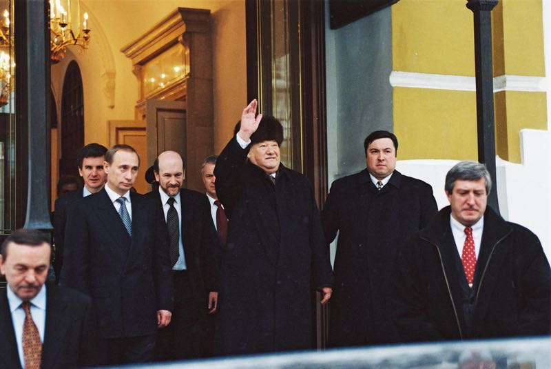 boris yeltsin leaves kremlin 31 december 1999