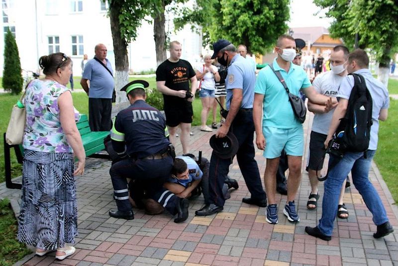 belarus arrestaties hantsavichy foto siarhei bahrou