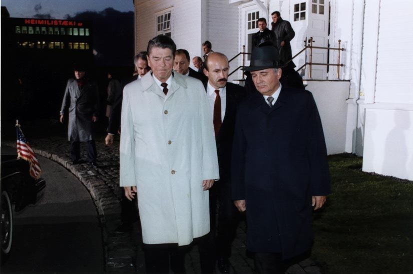 gorbachev reagan en tolk 1986 reykjavik