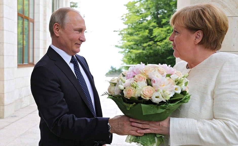 Merkel_Bloemen_Poetin.jpg